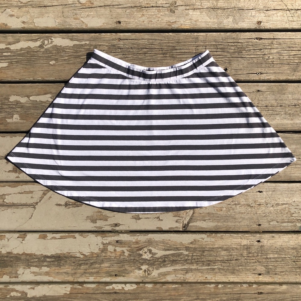 Gray & White Striped Skater Circle Skirt sz Large